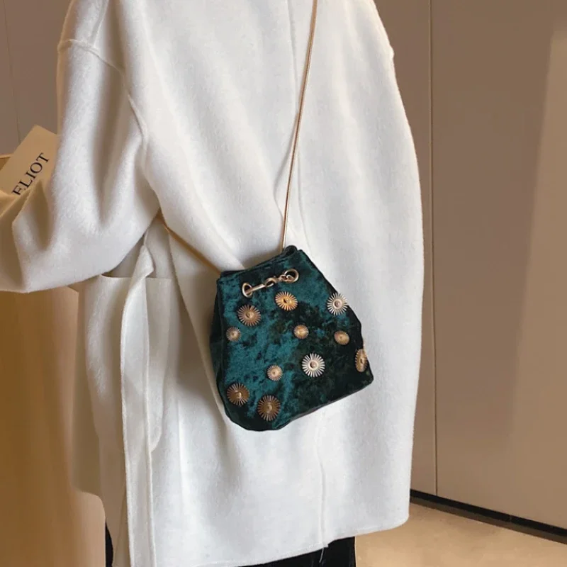 New Women's Shoulder Bags Bucket Bag Elegant Velvet Handbag Tote Crossbody Bag with Golden Chain Shoulder Strap