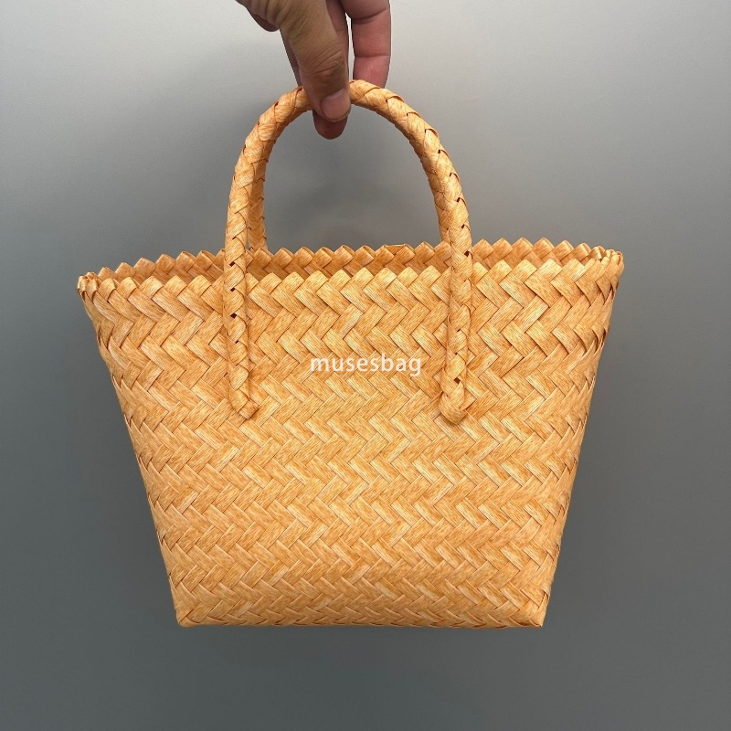 Fashionable women's high-quality, lightweight large capacity woven temperament lazy and versatile multifunctional handbag with gift basket holida
