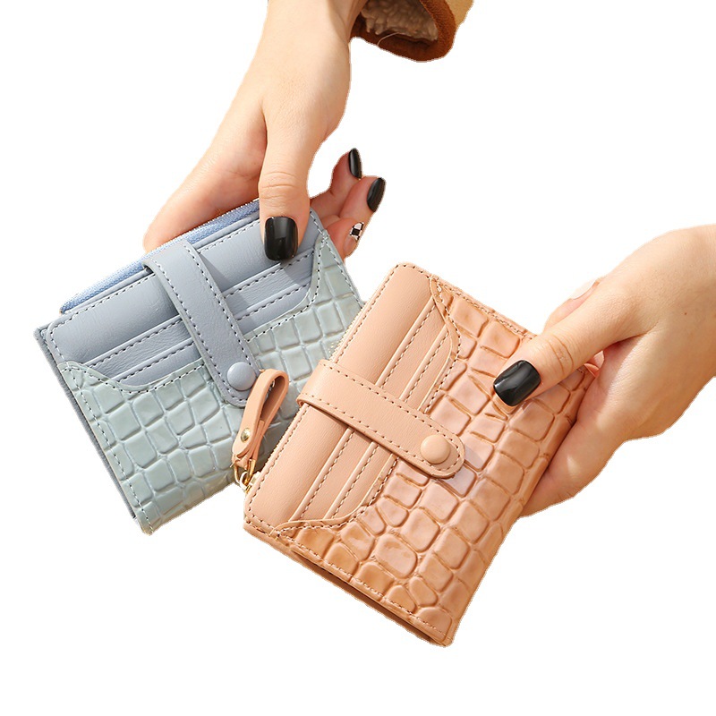 Retro Crocodile Print Women's Short Wallet With Temperament Multi-card Slots Lacquered Surface Waterproof Coin Purse
