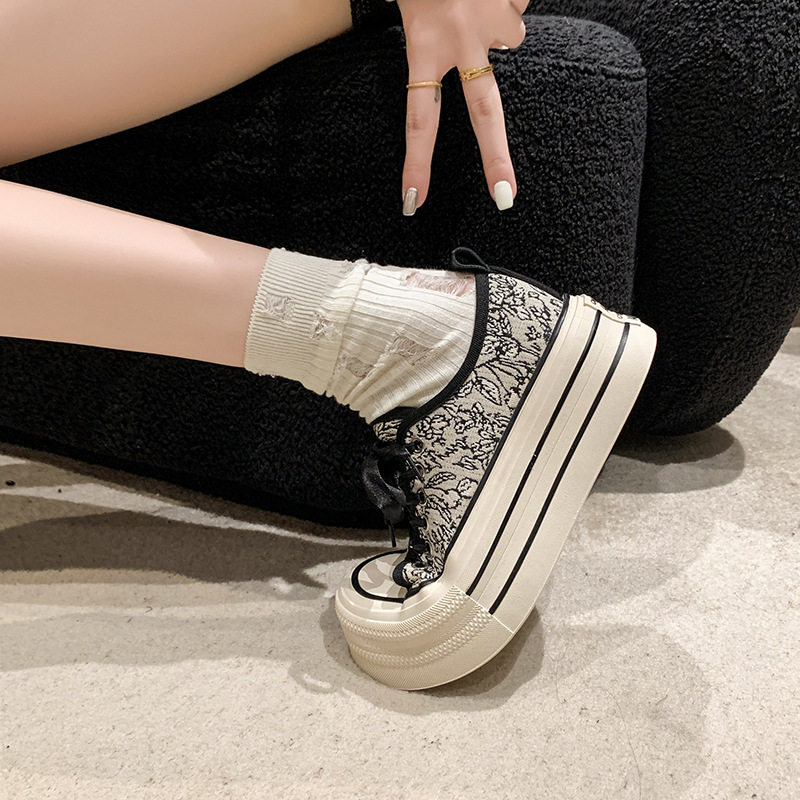 China-Chic Chinese Small White for Women in Spring 2024 New Printed Embroidered Canvas Thick soled Versatile Board Shoes