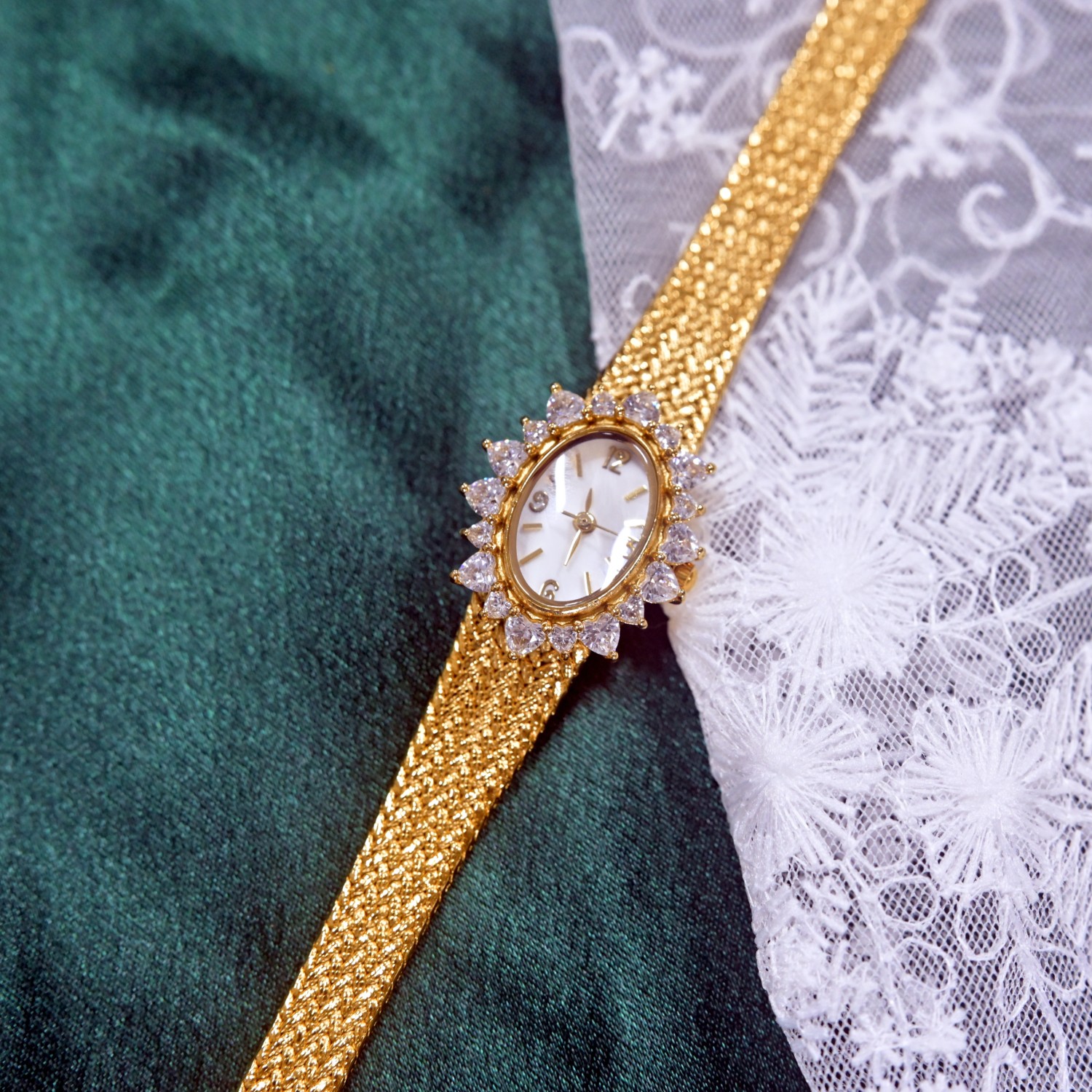 2023 Women's Watch Diamond Vintage Luxury Elegant Crown Dial Gifts to Lovers Brass Band 24K Gold Plated High Quality Quartz