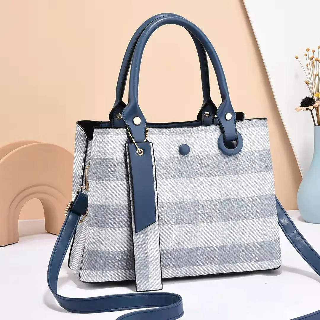 Fashionable Shoulder Bag for Women with Detachable Strap and Multiple Pockets