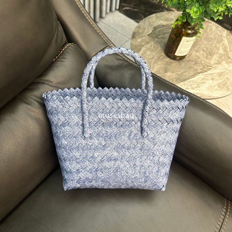 Fashionable women's high-quality, lightweight large capacity woven temperament lazy and versatile multifunctional handbag with gift basket holida