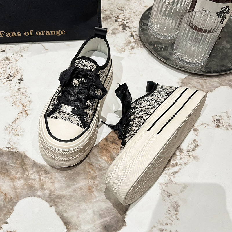 China-Chic Chinese Small White for Women in Spring 2024 New Printed Embroidered Canvas Thick soled Versatile Board Shoes