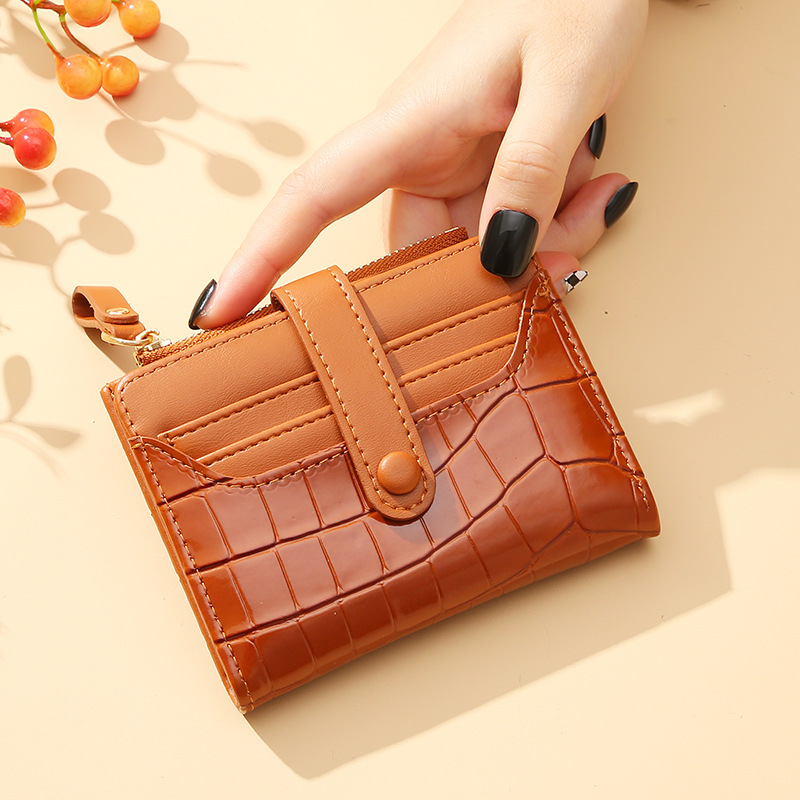 Retro Crocodile Print Women's Short Wallet With Temperament Multi-card Slots Lacquered Surface Waterproof Coin Purse