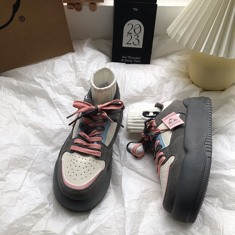 Dopamine High Beauty Bread 2024 Spring New Versatile Casual Sports Small Black Shoes for Women
