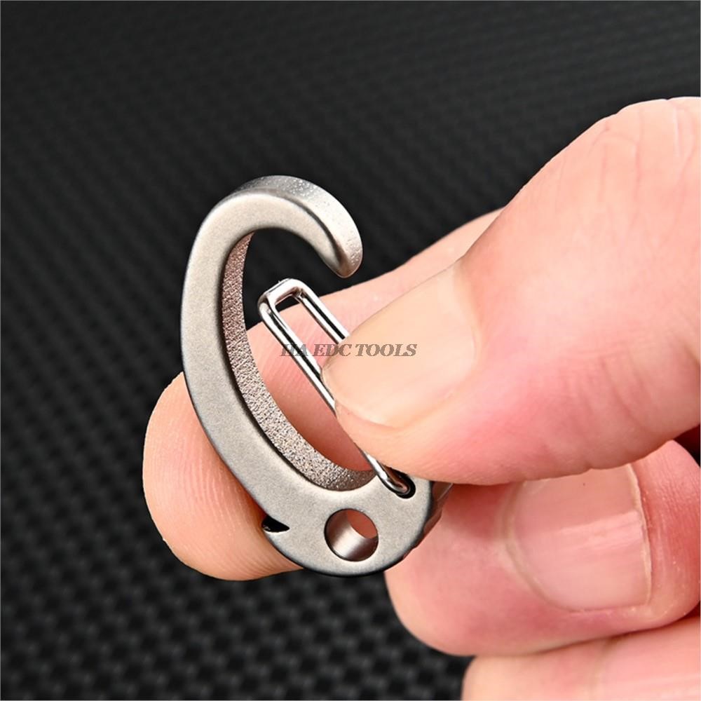 Mini Titanium Alloy Car Keychain Men's Outdoor Mountaineering Backpack Buckle Fast Hanging Buckle f235e 5 27720