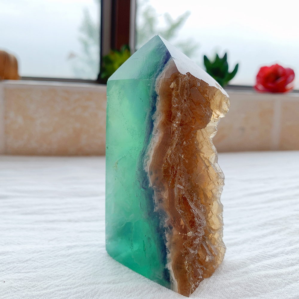 1pc Natural Rainbow Fluorite Tower Raw Quartz Irregular Shape Stone Ornaments Therapeutic Energy Crystal Decoration