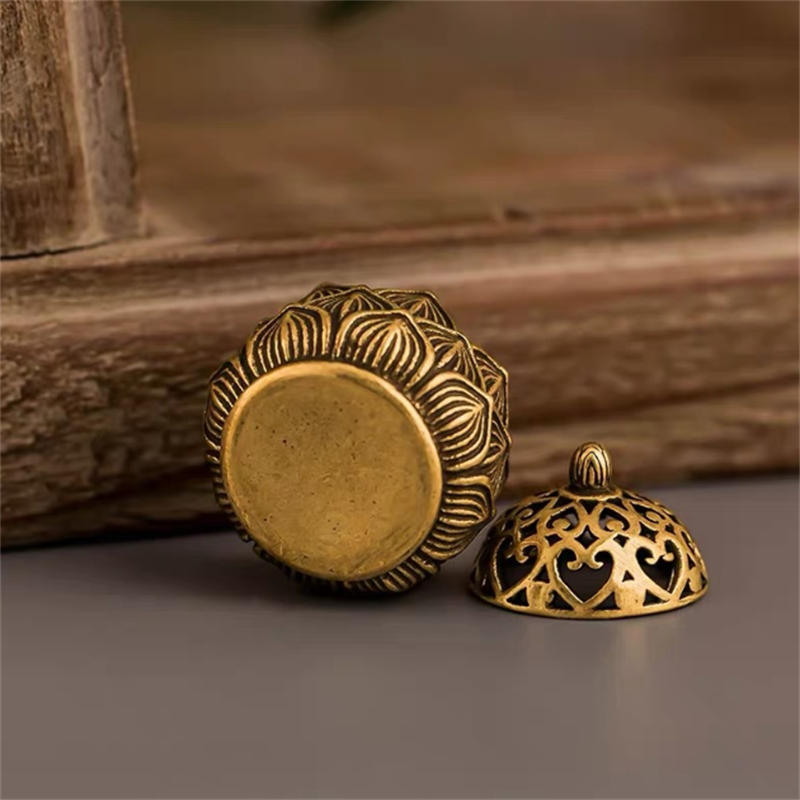Retro Copper Small Lotus Pocket Hollow Out Stick Burner Brass Incense Holder with Cover Sandalwood Cense Home Decoration