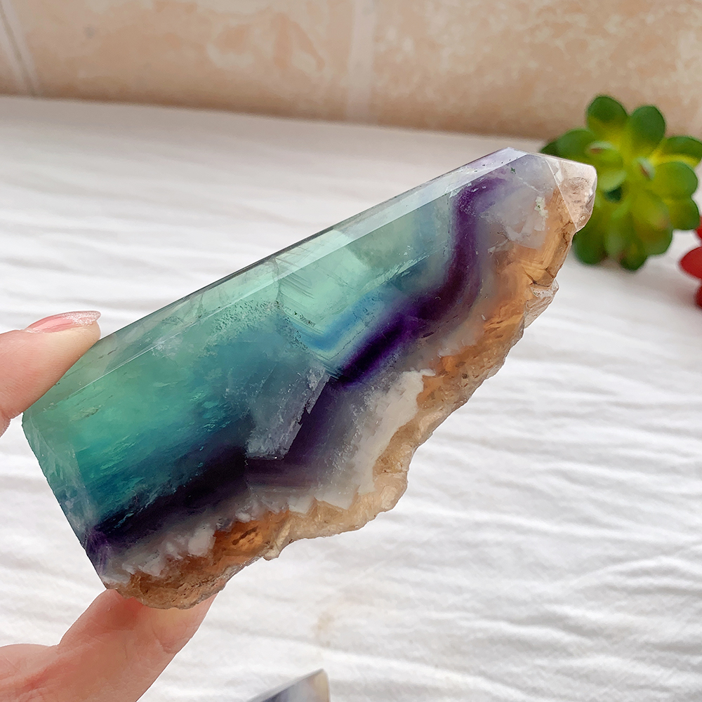 1pc Natural Rainbow Fluorite Tower Raw Quartz Irregular Shape Stone Ornaments Therapeutic Energy Crystal Decoration