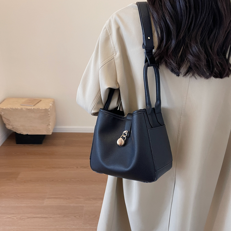 LEFTSIDE Simple Solid Color Shoulder Bags For Women 2023 Leather Handbags and Purses Lady Designer Bucket Crossbody Hand Bag