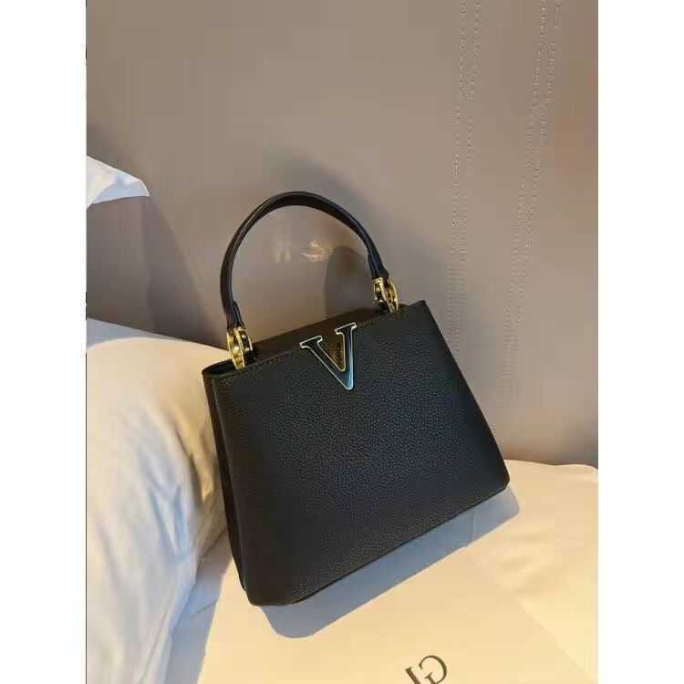 Shoulder Bags Women Capucines BB Bag Luxurious Handbag Designer s Designers Black Handbags Crossbody Wallet Clutch Backpack006