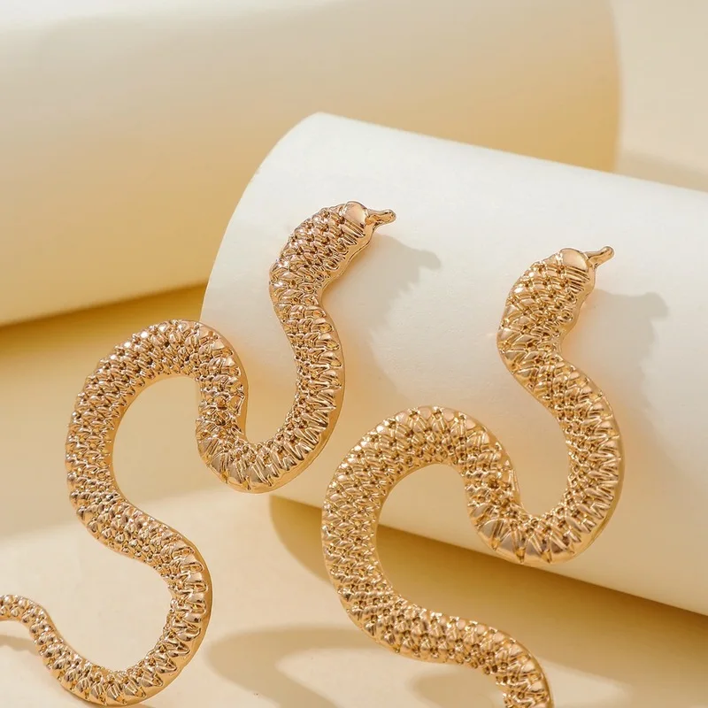 Minar Hyperbole Twisted Snake Earrings for Women Personality Golden Metal Animal Long Dangle Earrings Women Party Jewelry Gift