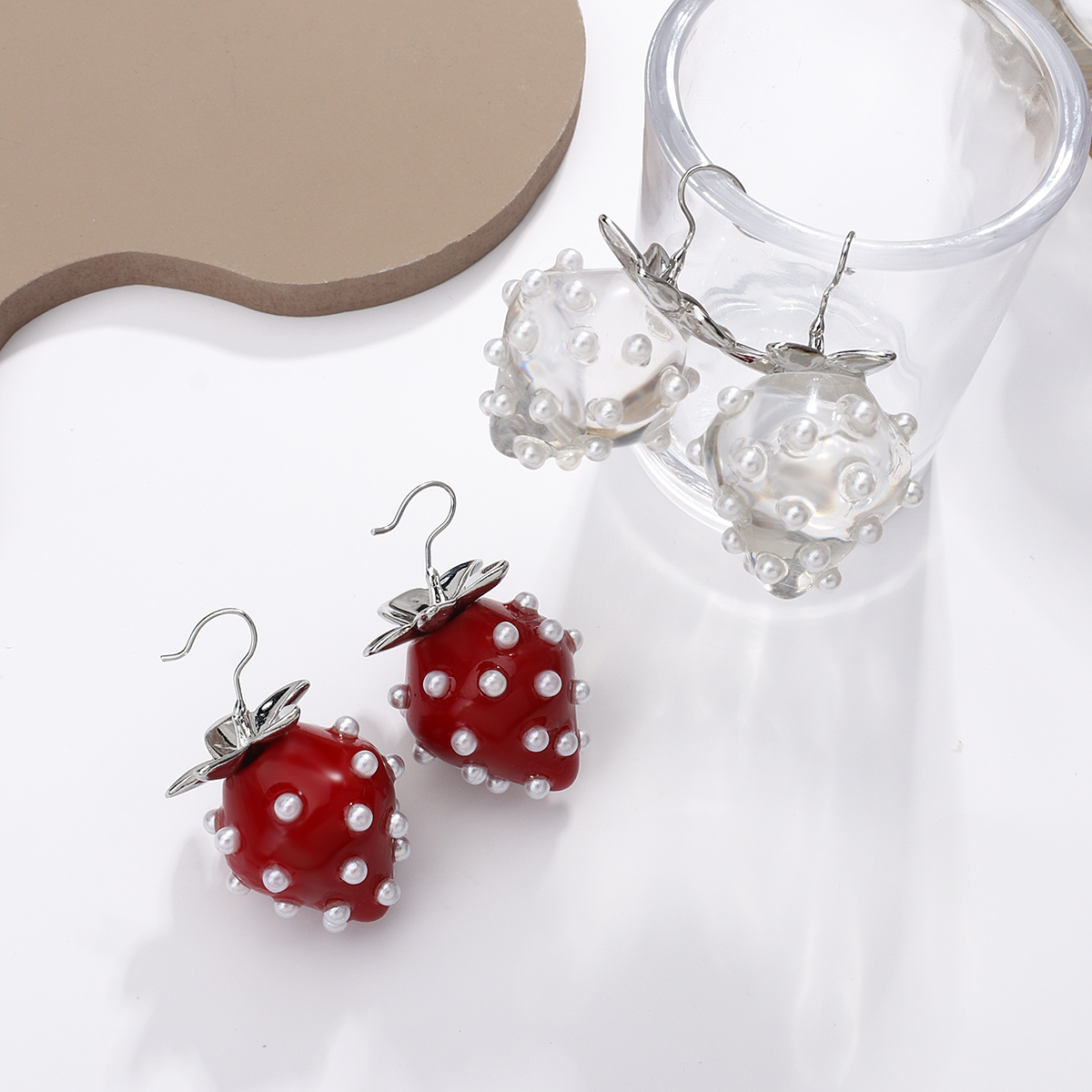 Korean Sweet Pearl Transparent Resin Strawberry Drop Earrings for Women Girls Cute Red Acrylic Fruit Earrings Summer Jewelry