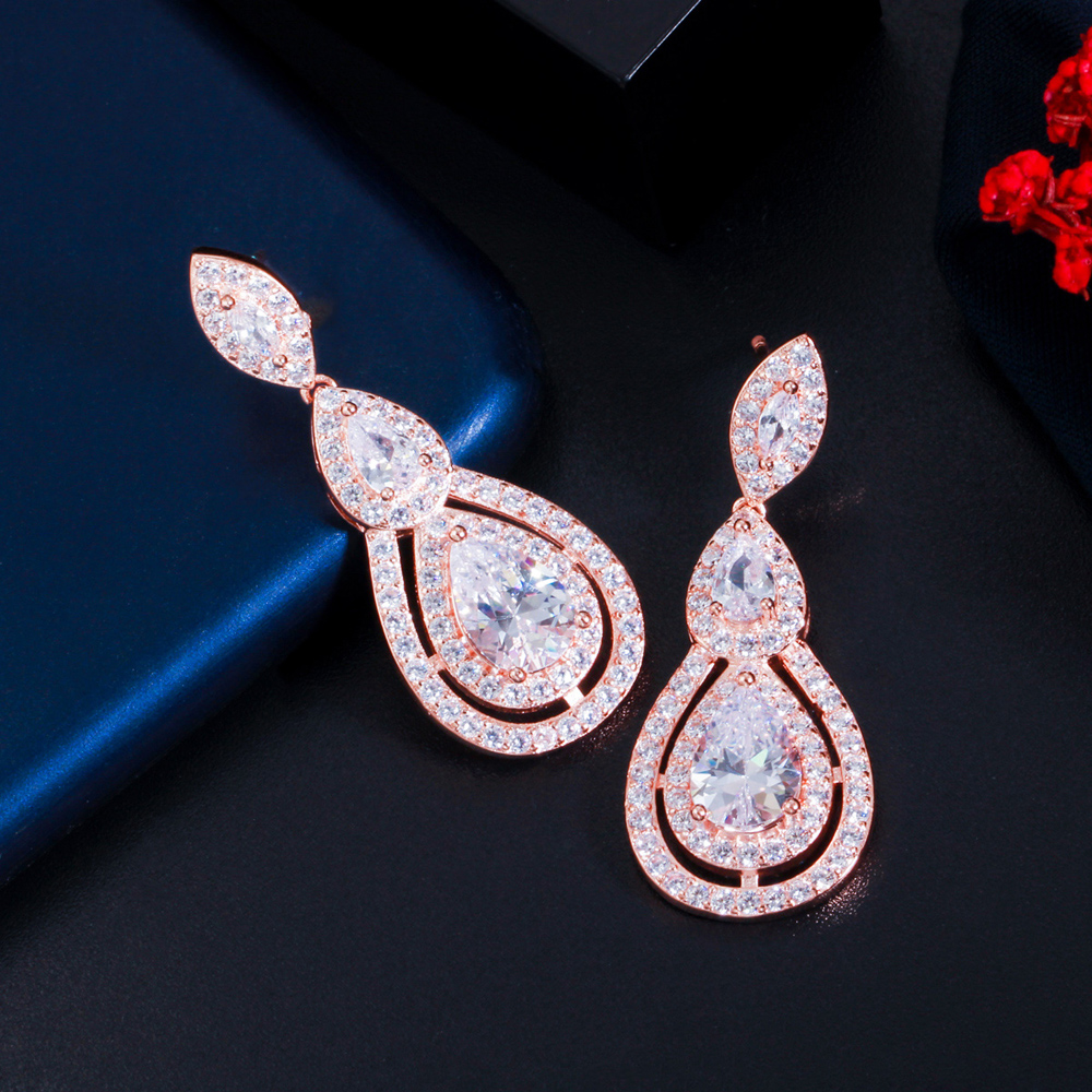 CWWZircons Shiny White Cubic Zirconia Water Drop Earrings for Brides Wedding Evening Party Jewelry Accessories CZ904