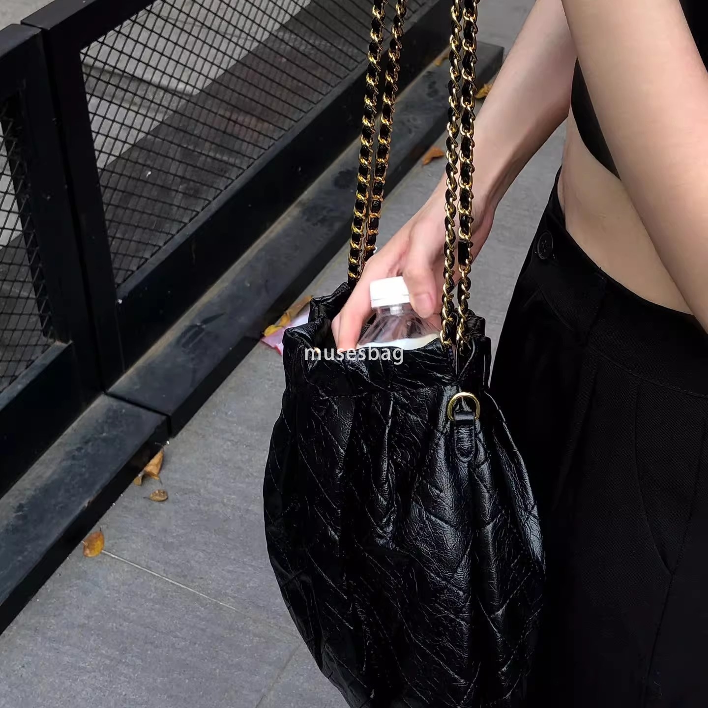 A niche design with black and gold chains a stylish diamond grid style a wandering bag a new textured bag for women and a trendy shoulder and underarm