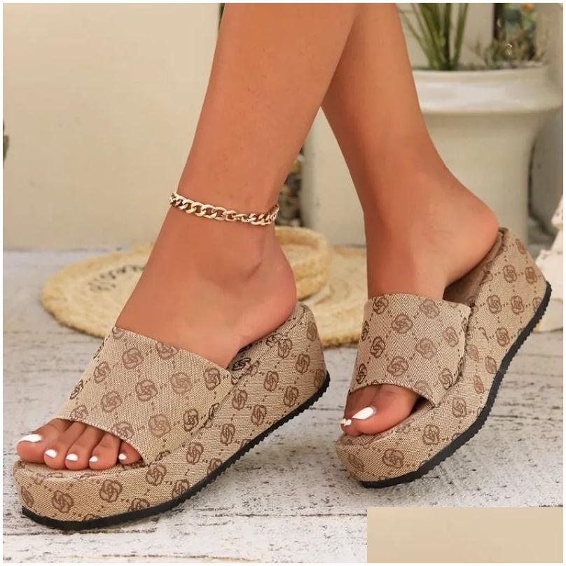 Slippers Womens Slide Brand Summer Sandals Fashion Designer Flat Soft Sole Shoes Breathable Beach 240611 Drop Delivery Accessor Dhuhe