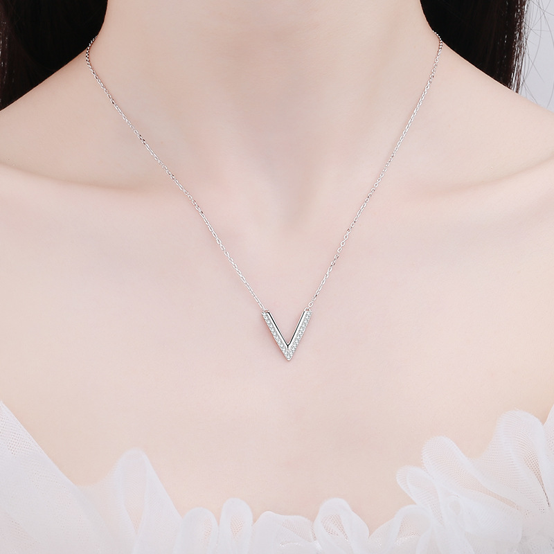 Created Diamond V Letter Pendant Necklace For Women Men Sterling Silver Moissanite Necklace Birthday Anniversary Gift Jewelry