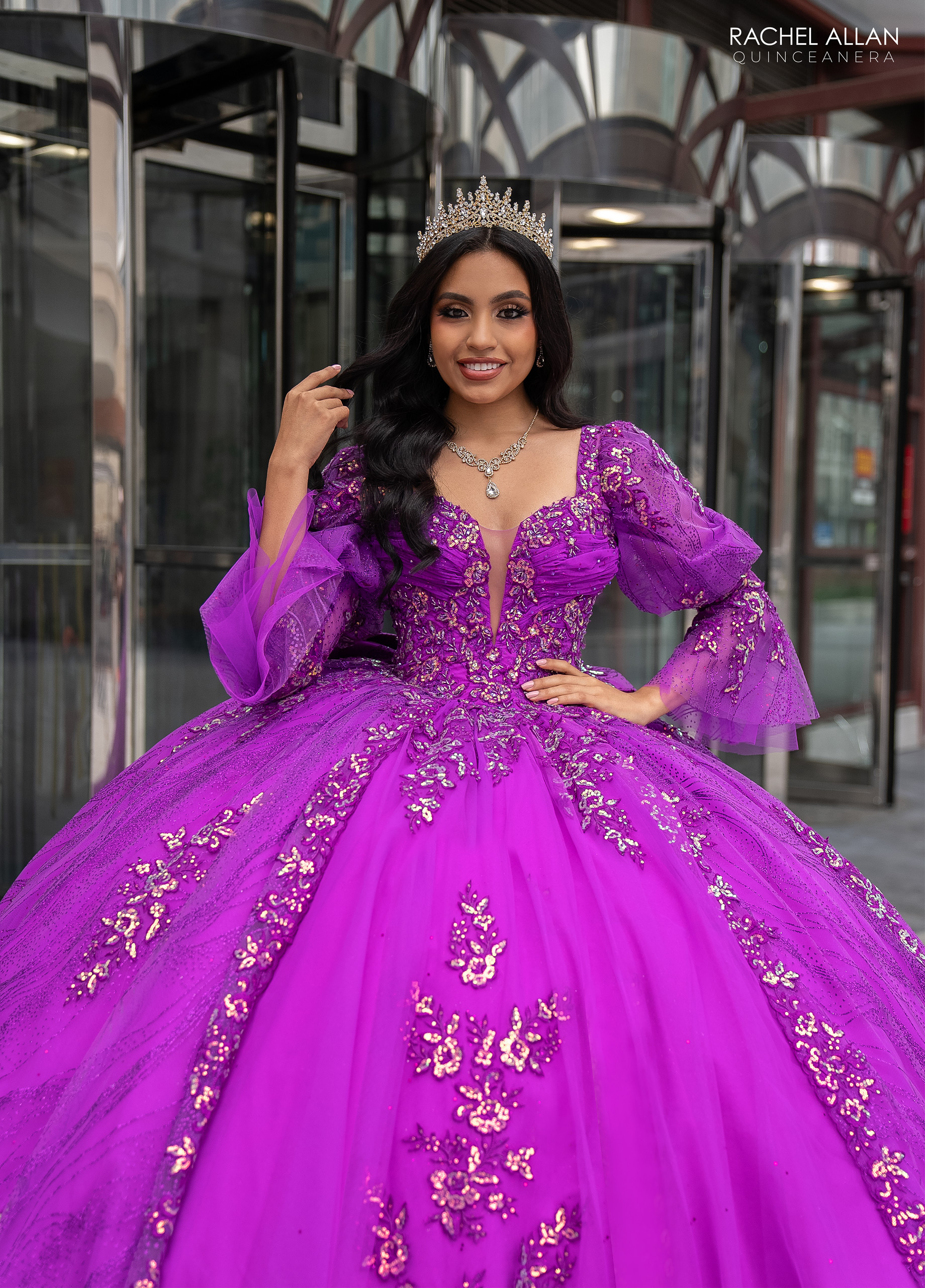Purple Sequined Ball Gown Quinceanera Dresses With Long Sleeves Lace Appliqued Prom Gowns Plunging Necke Sixteen Sweet 15 Masquerade Dress