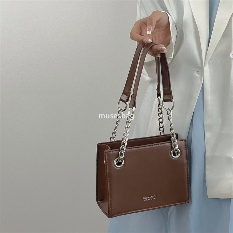 European and American retro small square bag women's new versatile one shoulder princess bag high-end texture niche design simple handbag