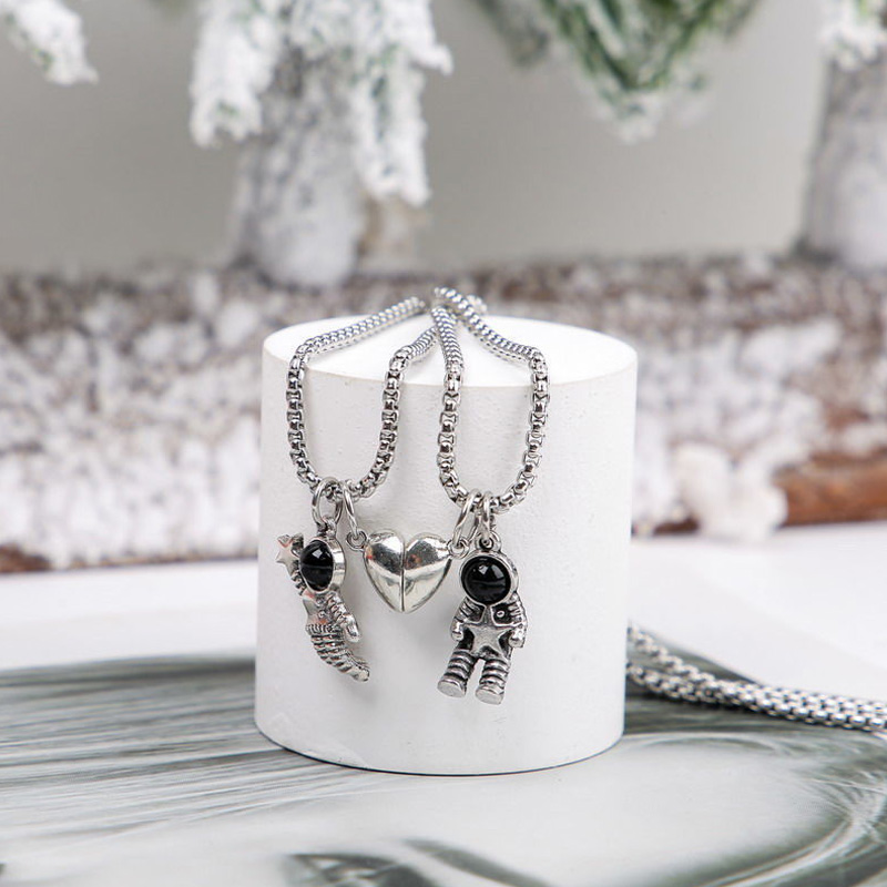 1 Pair Astronaut Magnetic Heart Pendant Couple Necklaces For Women Men Lovers Best Friend Pendant Necklace Jewelry Gift