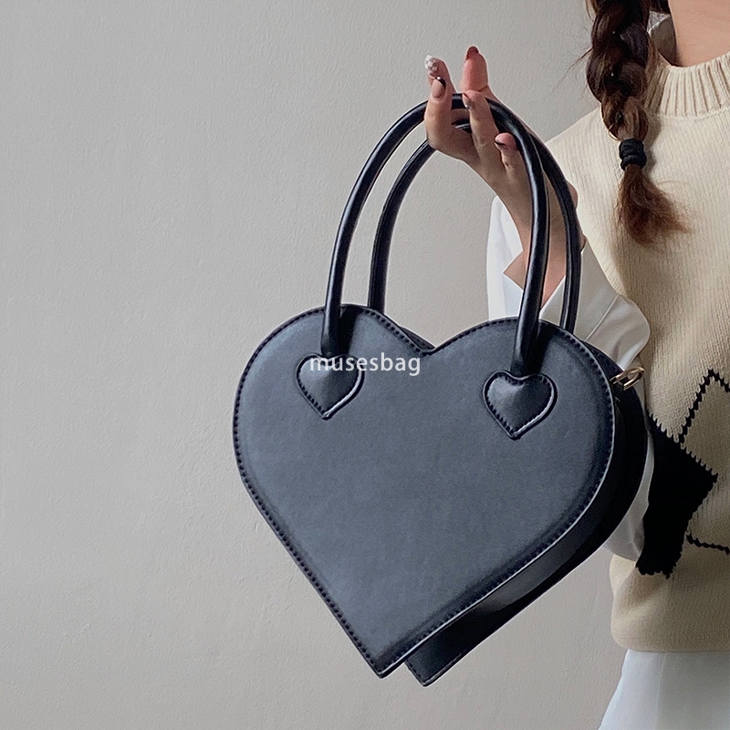 A niche design for street trendy girls a niche love bag a new fashionable and minimalist handbag for women a retro black one shoulder diagonal cross b