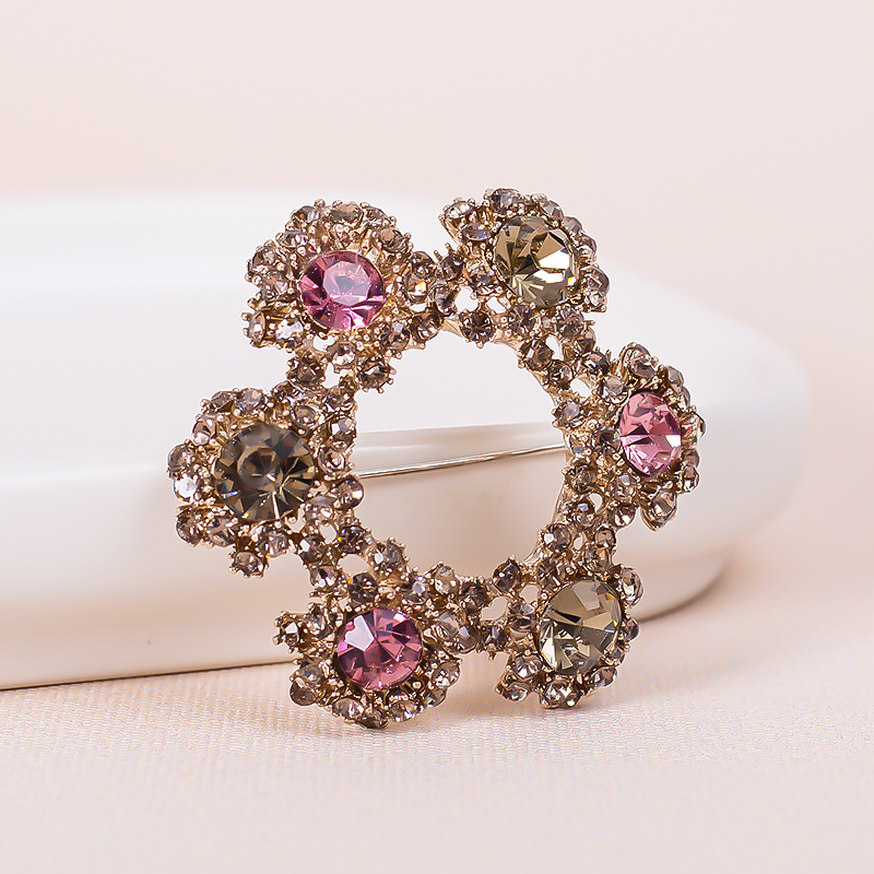 New Brooch Round Vintage Beauty Head Gem Women's Clothing