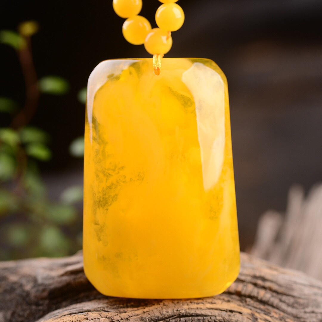 Natural Amber Beeswax Pendant Baltic Gold Twisted Honey Beeswax Safe Card Pendant Men's and Women's Buddha Bead Necklace