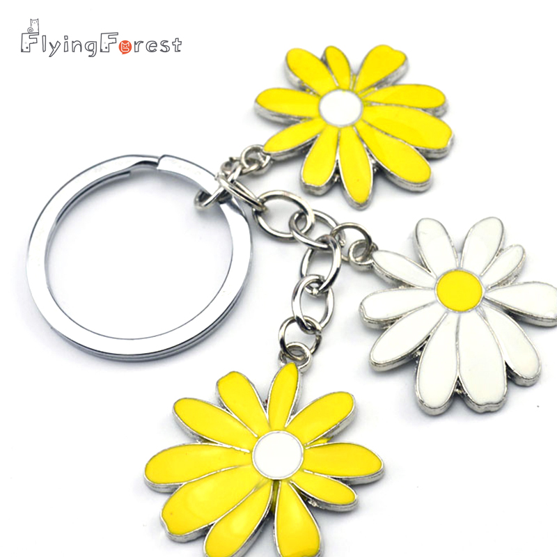 Keychain Cute Keychain Keys Little Daisy DIY Metal Keyring cut Jewelry Bag Zinc Alloy Car Key Ring bag charm Boyfriend Gift