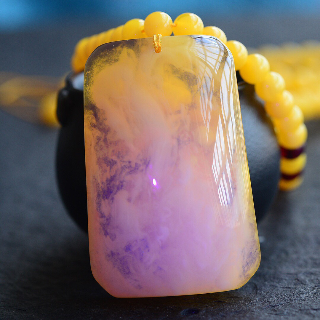Natural Amber Beeswax Pendant Baltic Gold Twisted Honey Beeswax Safe Card Pendant Men's and Women's Buddha Bead Necklace