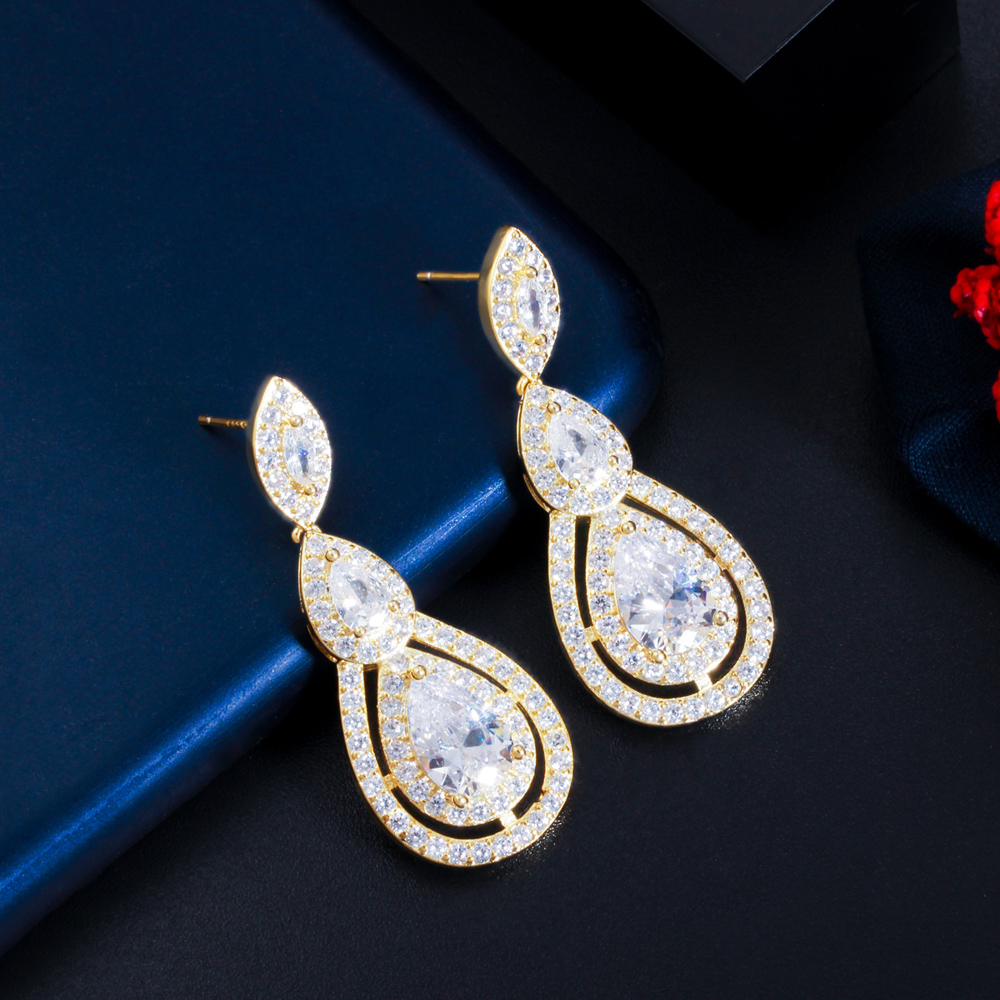 CWWZircons Shiny White Cubic Zirconia Water Drop Earrings for Brides Wedding Evening Party Jewelry Accessories CZ904