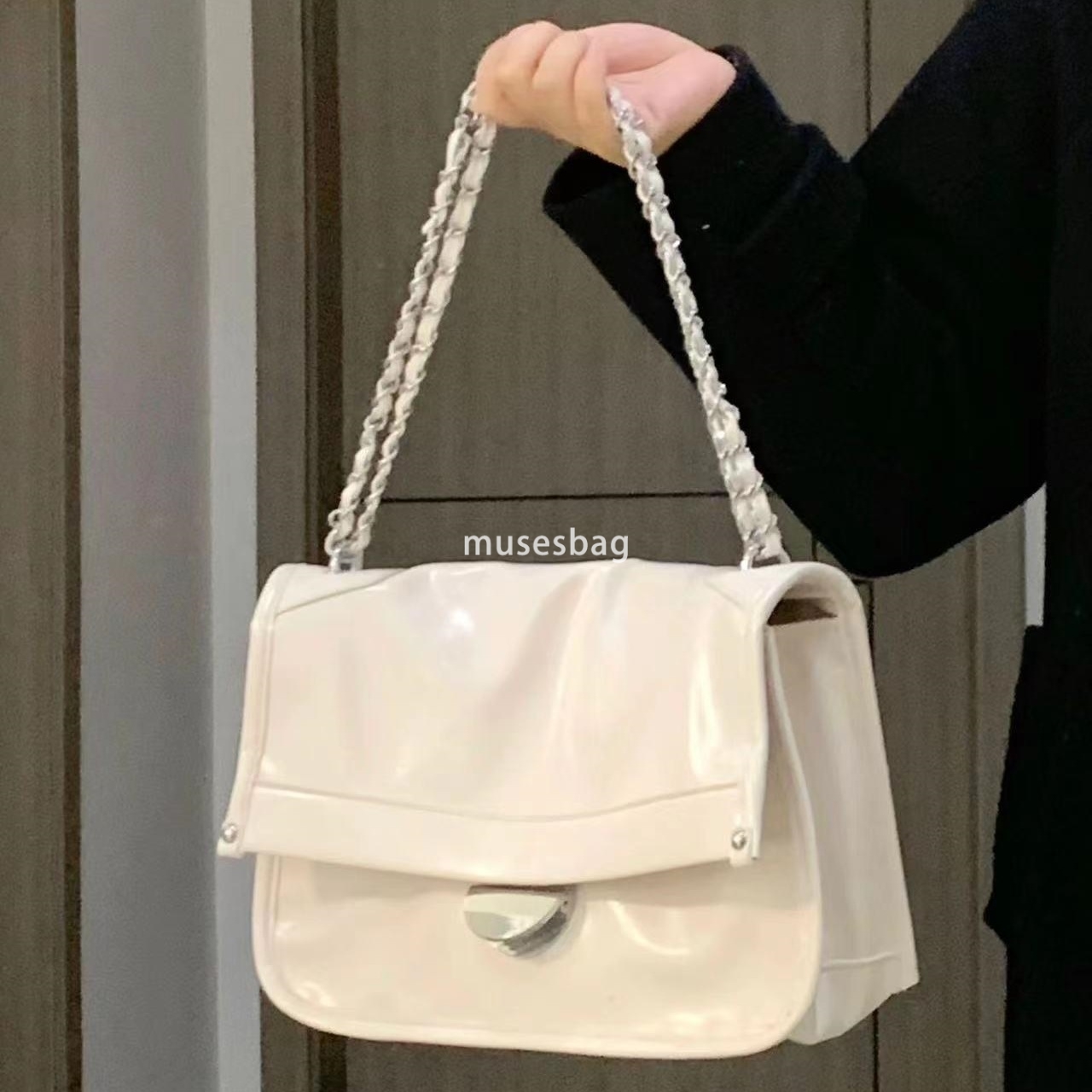 Niche design trend texture underarm bag for women's new shiny leather single shoulder bag chain bag versatile large capacity crossbody bag