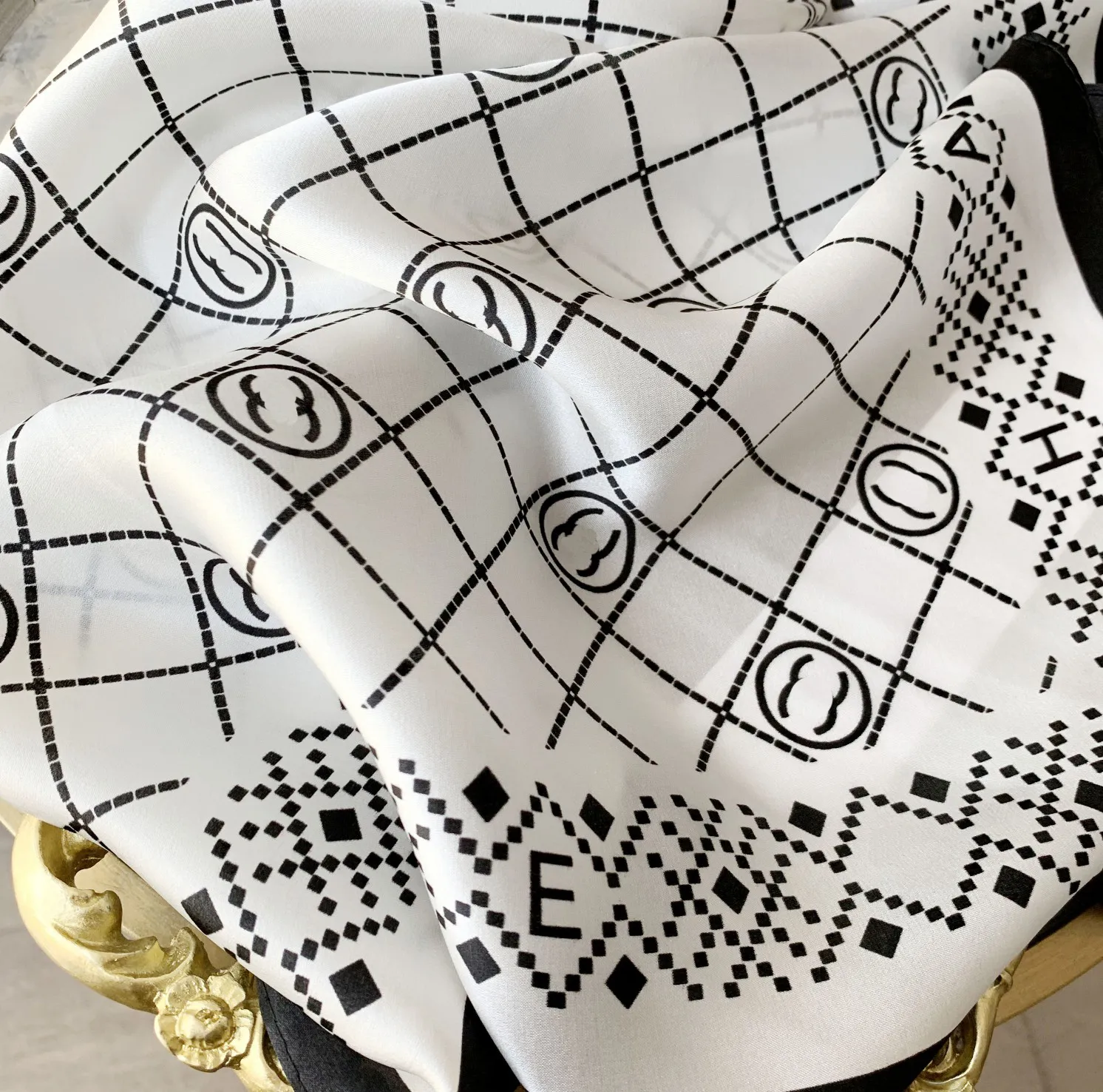 b255 Print Designer Headband Fashion White Letter Classic Gift go Black Silk 53x53cm Brand Scarves Scarf scarf designers