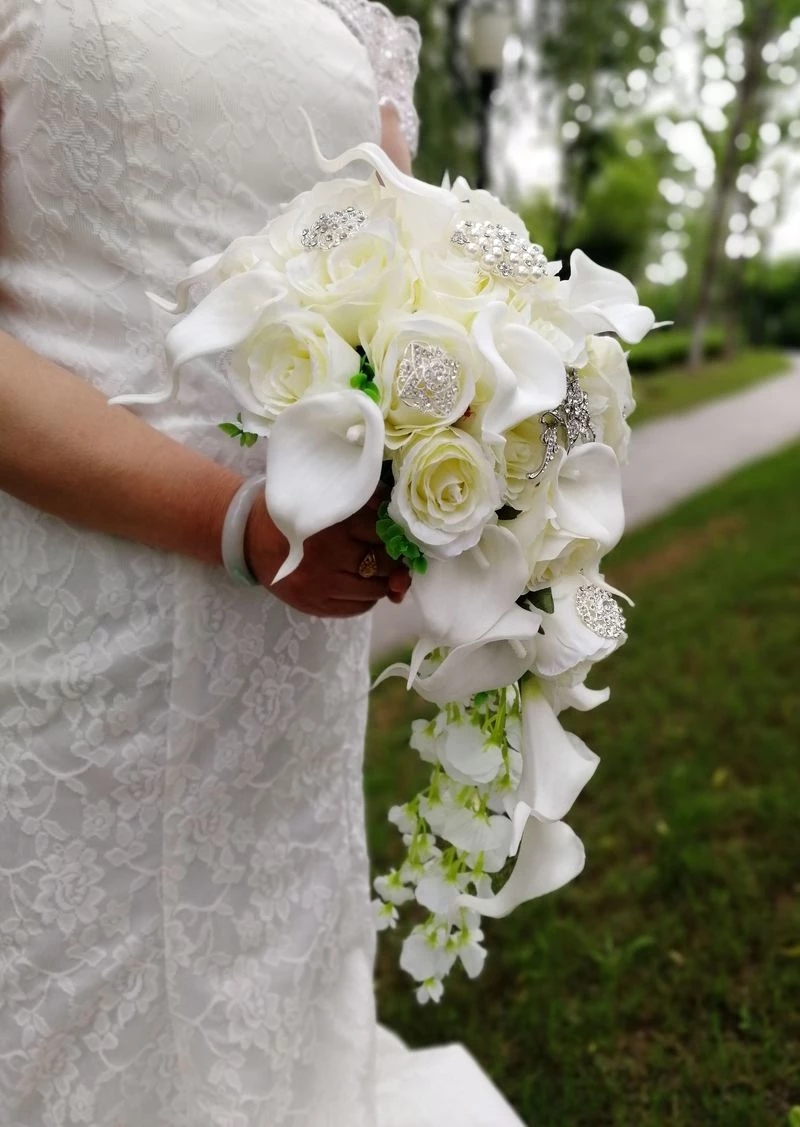 Custom made Bouquet Waterfall White Wedding Flowers Bridal Bouquets Artificial Pearls Crystal Rhinestone Wedding Bouquets