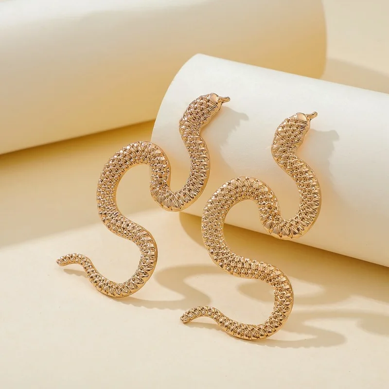 Minar Hyperbole Twisted Snake Earrings for Women Personality Golden Metal Animal Long Dangle Earrings Women Party Jewelry Gift