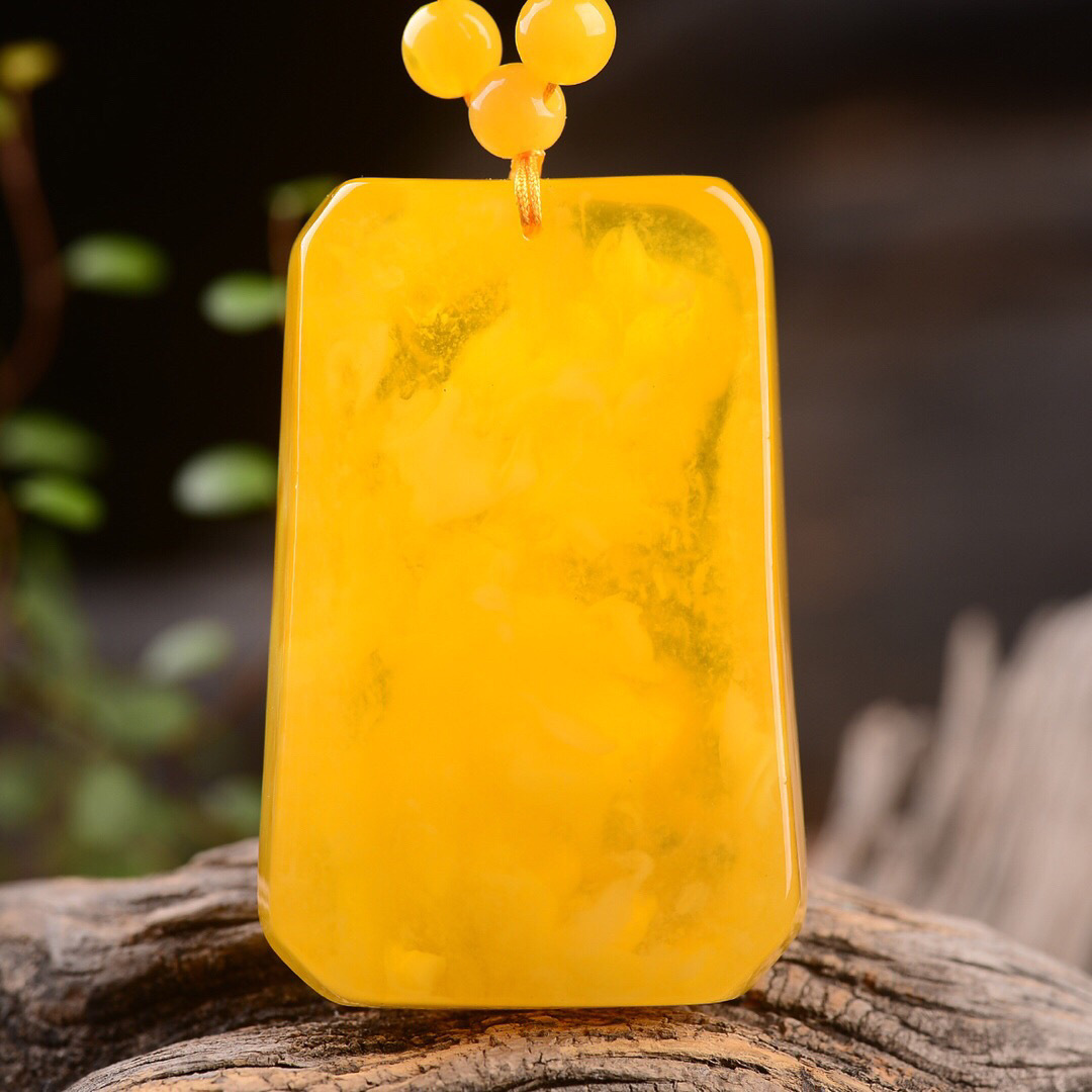 Natural Amber Beeswax Pendant Baltic Gold Twisted Honey Beeswax Safe Card Pendant Men's and Women's Buddha Bead Necklace