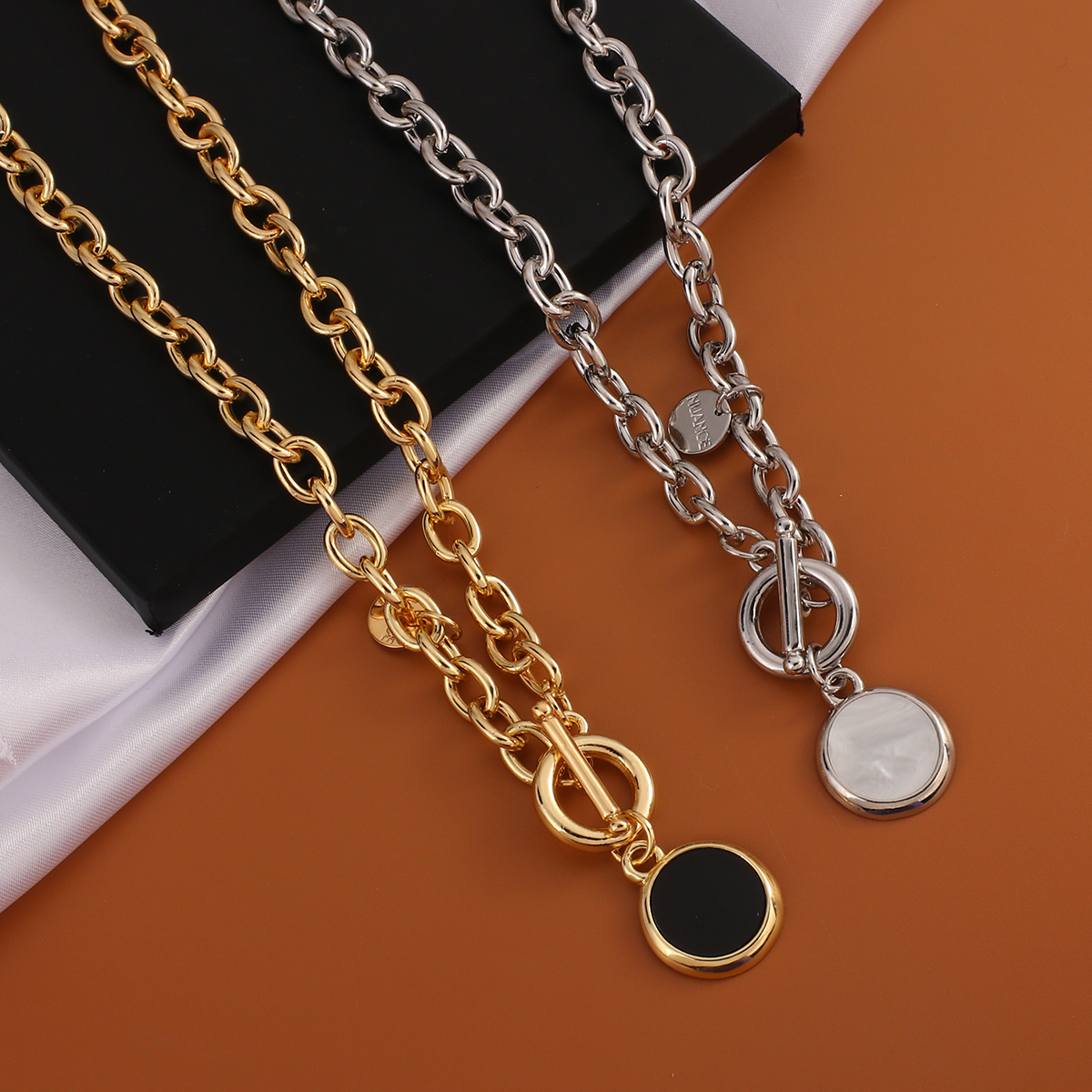 AENSOA Gold Silver Color Acrylic Round Pendant Necklaces for Women Thick Chain Toggle Clasp Punk Collar Necklace Women's Jewelry