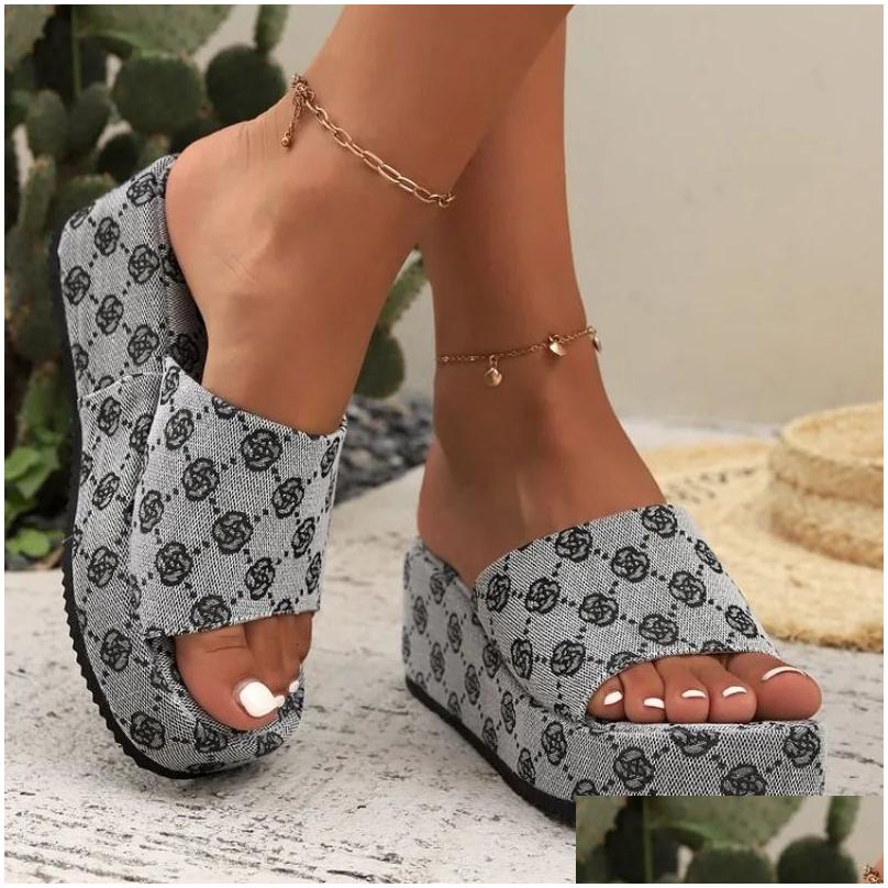 Slippers Womens Slide Brand Summer Sandals Fashion Designer Flat Soft Sole Shoes Breathable Beach 240611 Drop Delivery Accessor Dhuhe