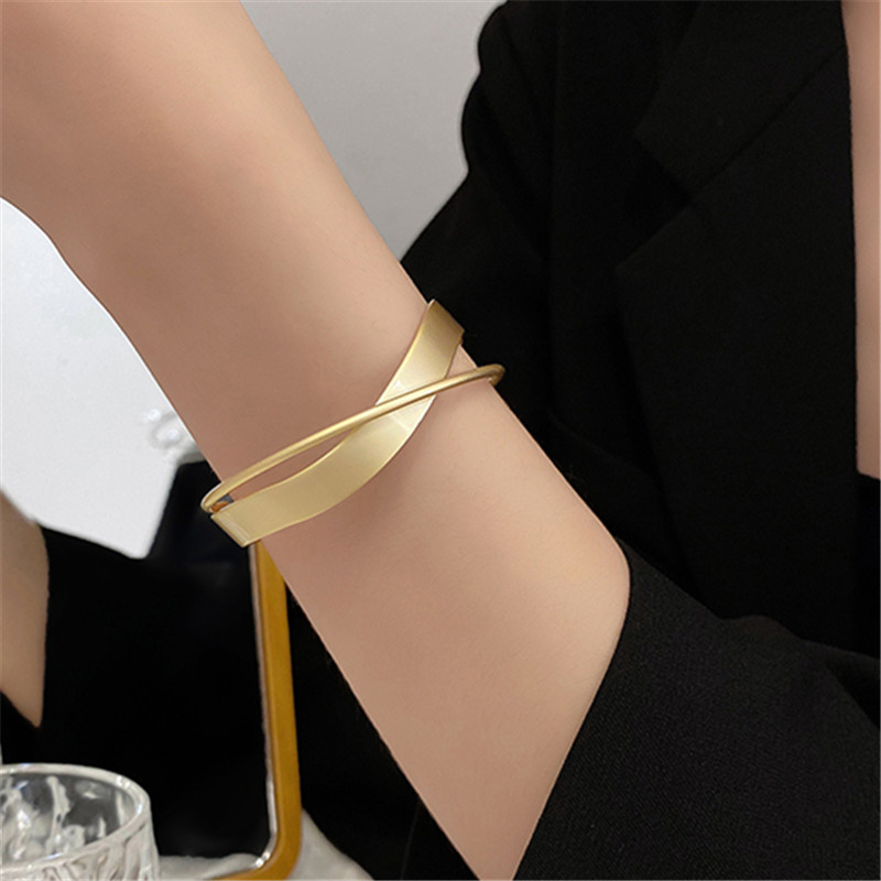 XIALUOKE Punk Metal Irregular Twist Bracelet & Bangles For Women Minimalism Cuff Bracelet Wrist Jewelry Accessories