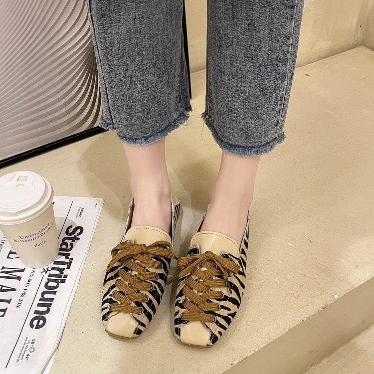 2021 Flat-bottomed Loafers Women Autumn New Flat-bottomed Leopard Casual Women Shoes Square Toe Lace-up Flats Single Shoes