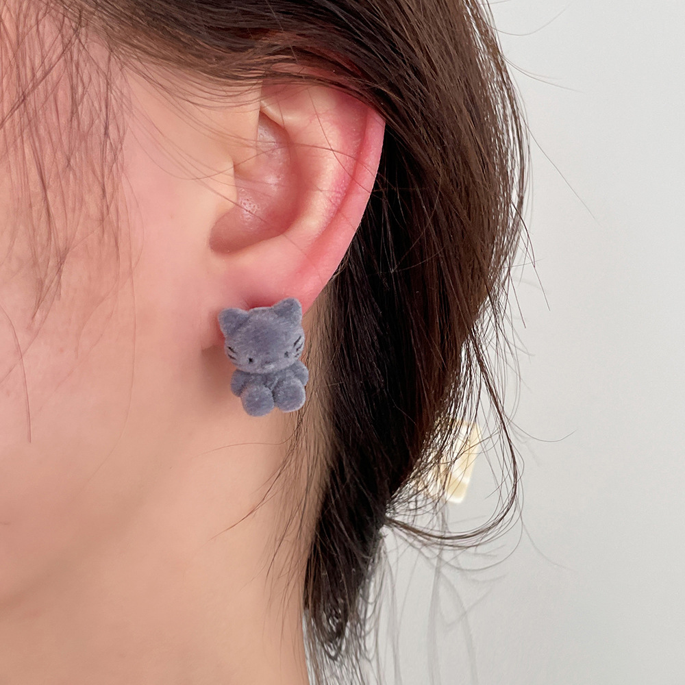 Cute Korean Flocking Cat Earrings For Women Girls Velvet Fabric Animal Stud Earrings Plush Cats Earring Ear Stud Jewelry Brincos