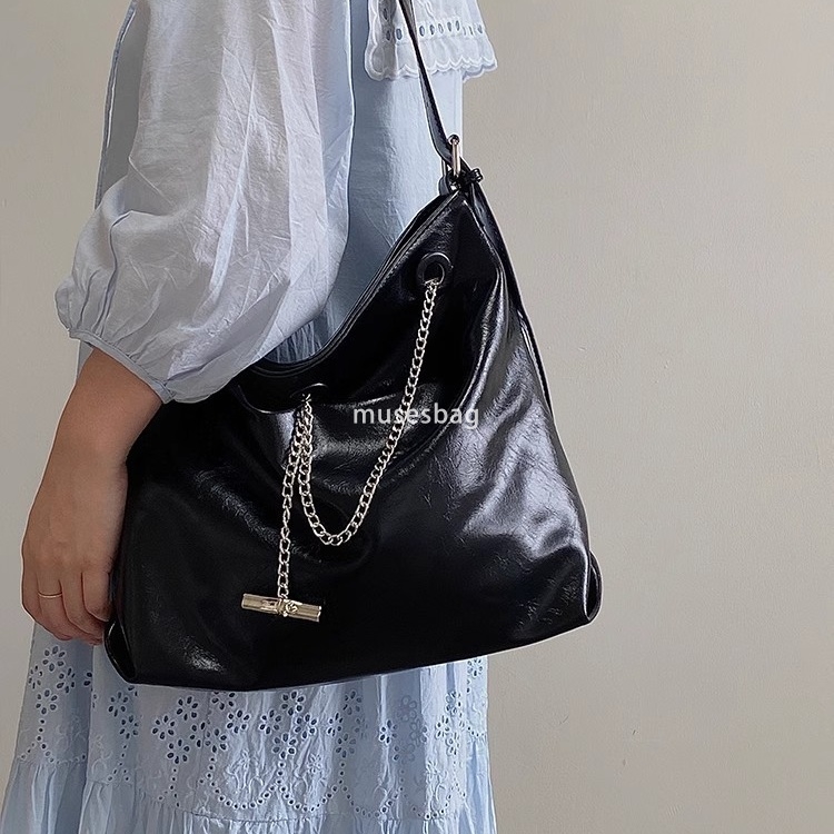 Brown black street trend large capacity crossbody shoulder bag for women niche high-end chain tote bag retro Maillard commuting bag student commuting 