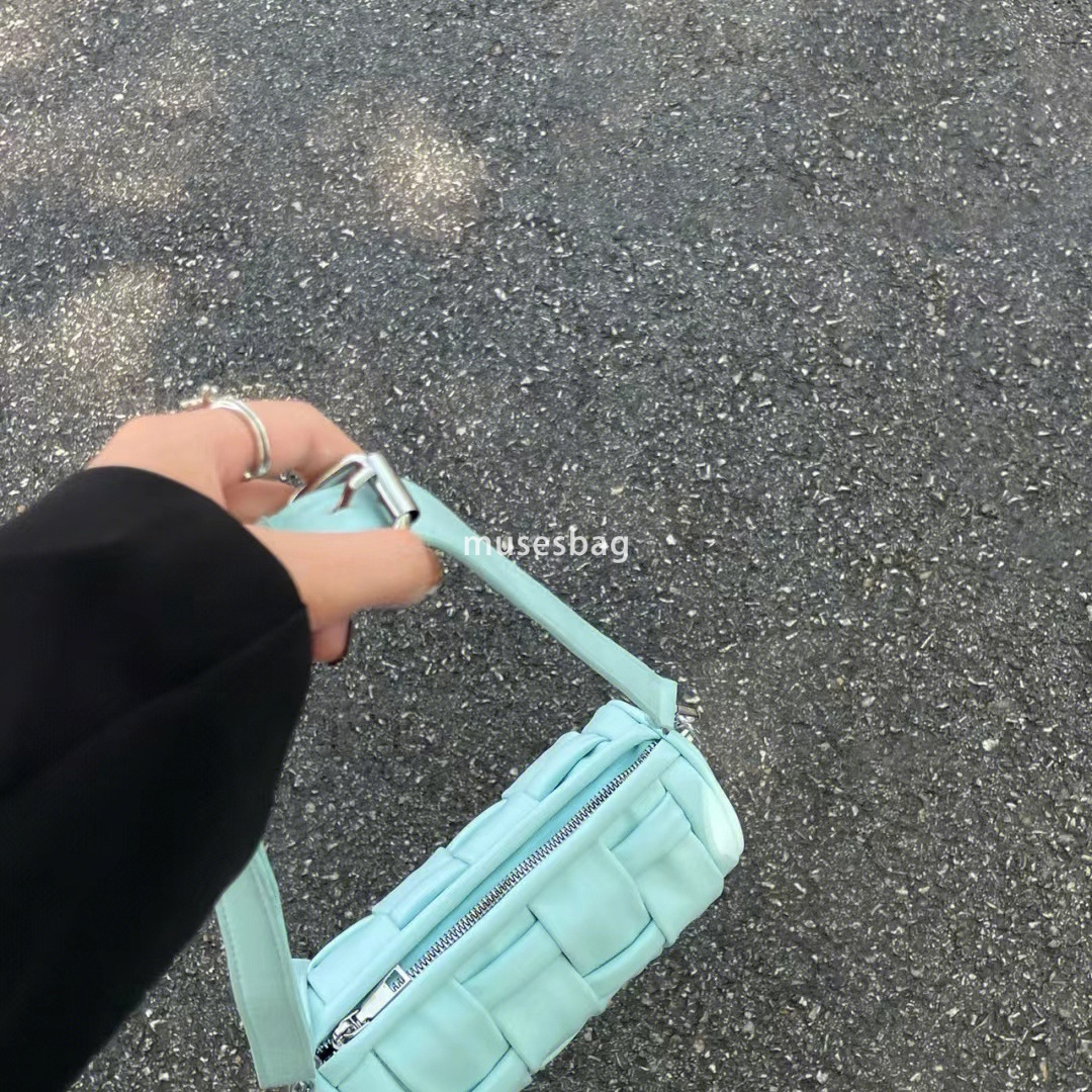 Street trend weaving niche design new handmade woven cylindrical bag for women summer new texture versatile single shoulder crossbody bag