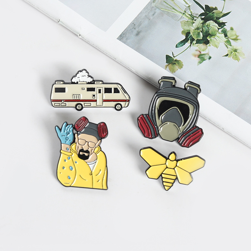 Exquisite Cartoon Bee Brooches Lapel Enamel Pin Creative Breaking Bad Alloy Backpack Clothes Badges Fashion Jewelry Wholesale