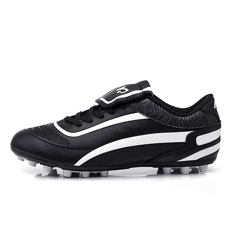 Men's Outdoor Ultralight Soccer Shoes Non-Slip Boys Football Kids Sport Training Sneakers Soccer Shoes