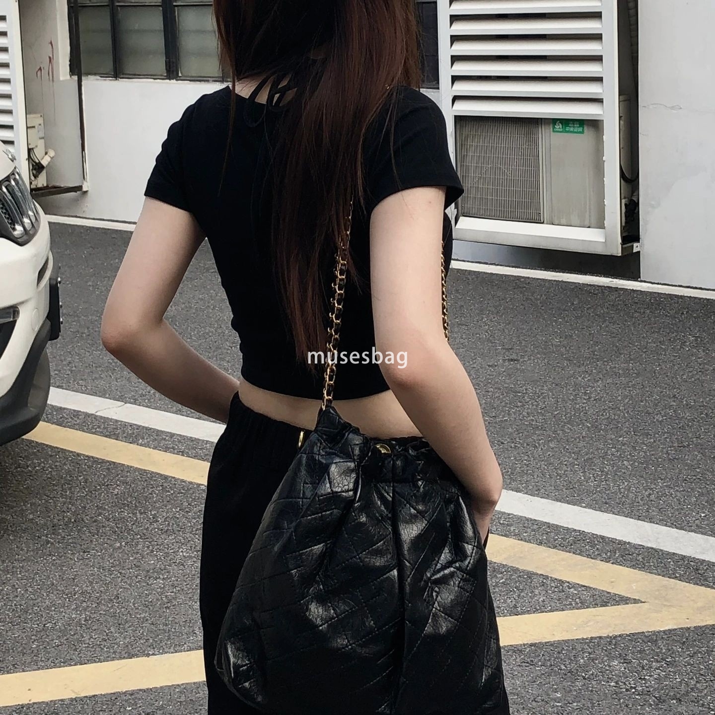 A niche design with black and gold chains a stylish diamond grid style a wandering bag a new textured bag for women and a trendy shoulder and underarm