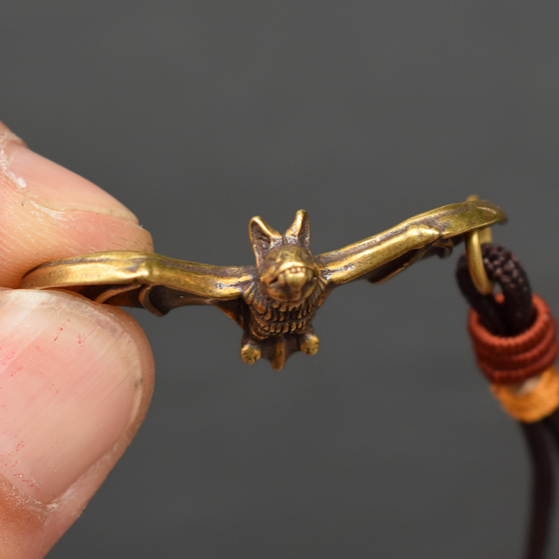 Brass Mini Flying Bat Figurines Keychains Pendants Car Key Ring Bag DIY Lanyard Hangings Jewelry Accessories Retro Animal Charms