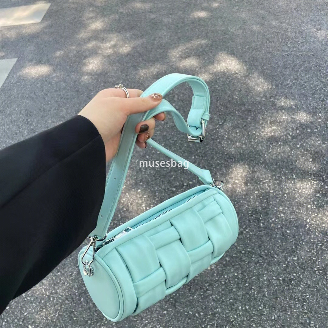 Street trend weaving niche design new handmade woven cylindrical bag for women summer new texture versatile single shoulder crossbody bag