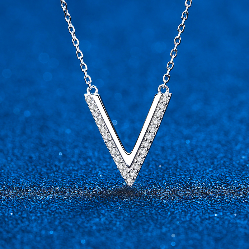 Created Diamond V Letter Pendant Necklace For Women Men Sterling Silver Moissanite Necklace Birthday Anniversary Gift Jewelry