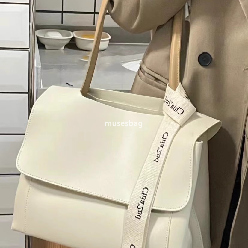 Korean version of high-capacity commuting bag for women high-end and versatile new trendy and fashionable one shoulder crossbody underarm square tote 